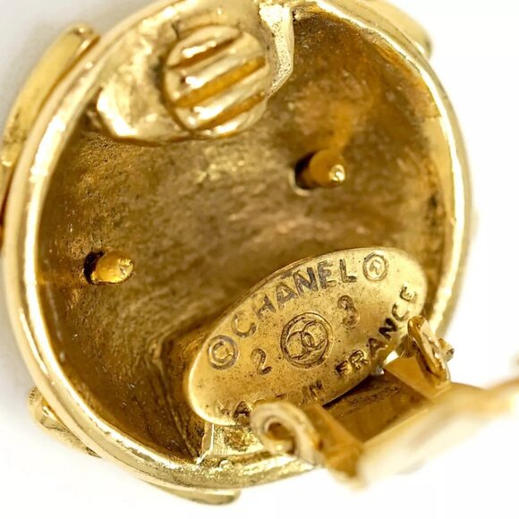 CHANEL CC Logos Rhinestone Round Clip-On Earrings Gold Tone 23 Auth w/Box q11447 - Picture 16 of 16